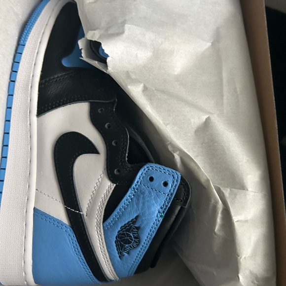Jordan 1 high UNC. Size 5Y or 6.5 womens - Picture 2 of 5